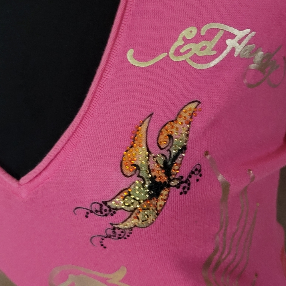 Pink Graphic V-Neck Women Top - Picture 6 of 10